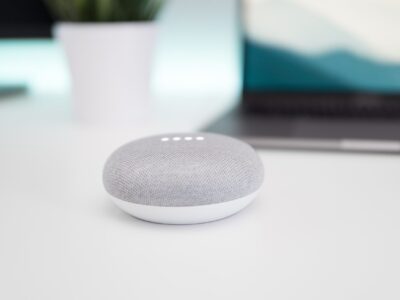 google-home-dispositivo-mesa